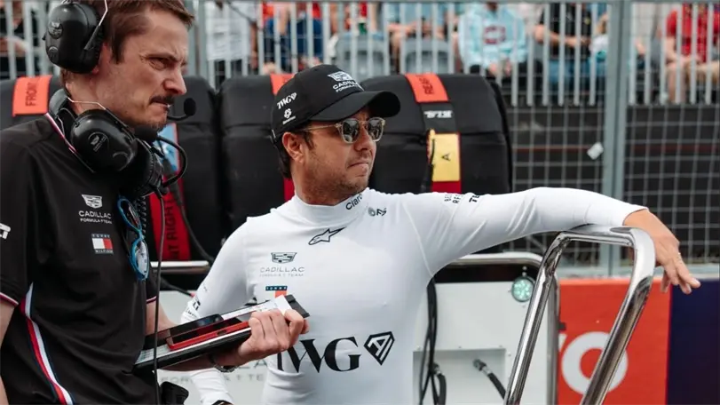 Checo Pérez regresa a Bélgica con Cadillac y el recuerdo de Red Bull: ¿cómo le ha ido en Spa? Foto: X @SChecoPerez