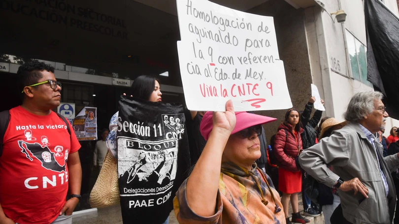 CNTE reanuda movilizaciones en la CDMX; estas son las marchas y bloqueos previstos Los manestros de la sección 9 piden que se homologue el aguinaldo. Foto: Cuartoscuro