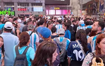 Argentinos celebran en Times Square pase a la Final Por la &uacute;ltima de Leo