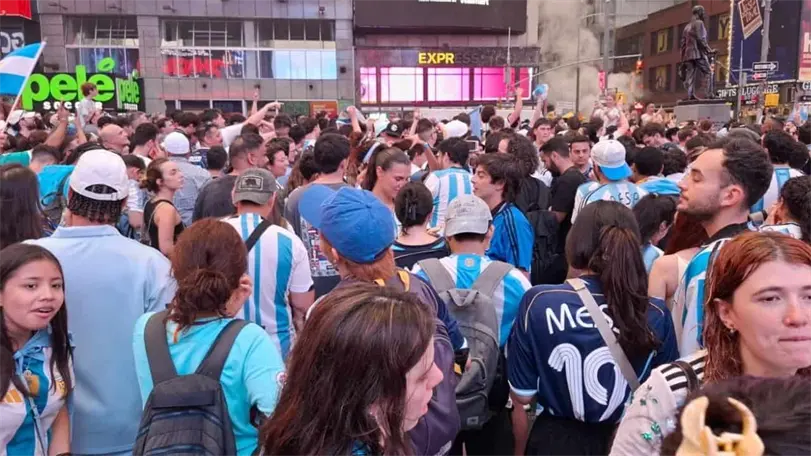 Argentinos celebran en Times Square pase a la Final Por la última de Leo Foto: José Andrés Díaz