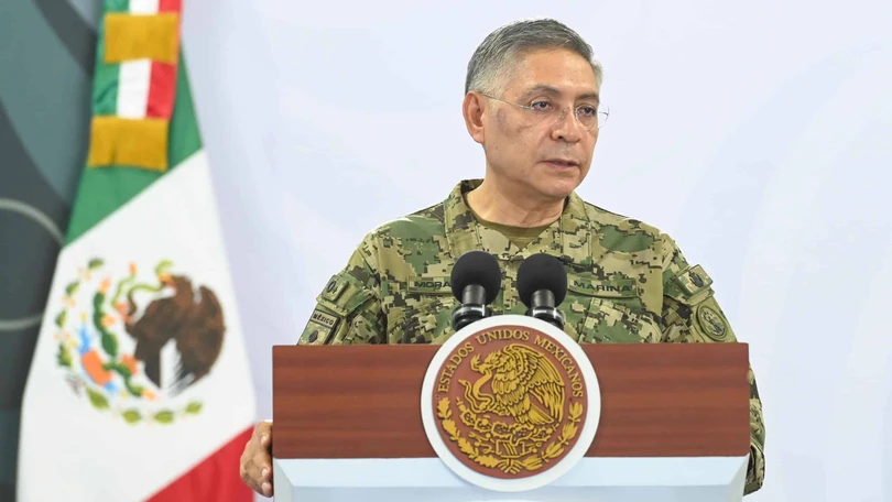 El secretario de Marina, Raymundo Pedro Morales &Aacute;ngeles, descart&oacute; da&ntilde;os graves tras el sismo y mantienen vigilancia sobre las costas de Chiapas. Foto: Presidencia