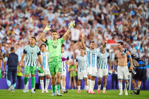 Dibu Martínez: "Parecía un manco" antes del debut en Mundial