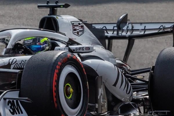 Checo Pérez sufre abandono en Spa y Kimi Antonelli gana el GP de Bélgica