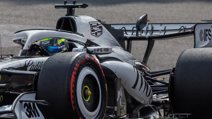 Checo Pérez sufre abandono en Spa y Kimi Antonelli gana el GP de Bélgica Problemas en el auto hicieron a Pérez abandonar la carrera en la vuelta 14. Foto: EFE