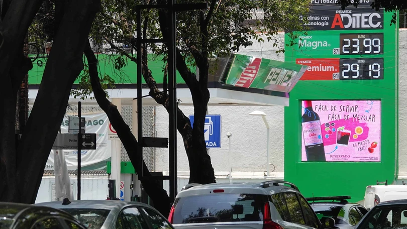 Diésel sigue caro en más de mil 700 gasolineras, acusa el Gobierno de México Hay 435 estaciones de servicio se sumaron al Acuerdo Voluntario para la Estabilización del Precio del Diesel. Foto: Cuartoscuro