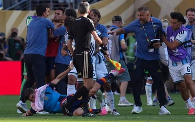 &iquest;Le dio bronca? Leandro Paredes protagoniza pelea contra jugadores de Espa&ntilde;a