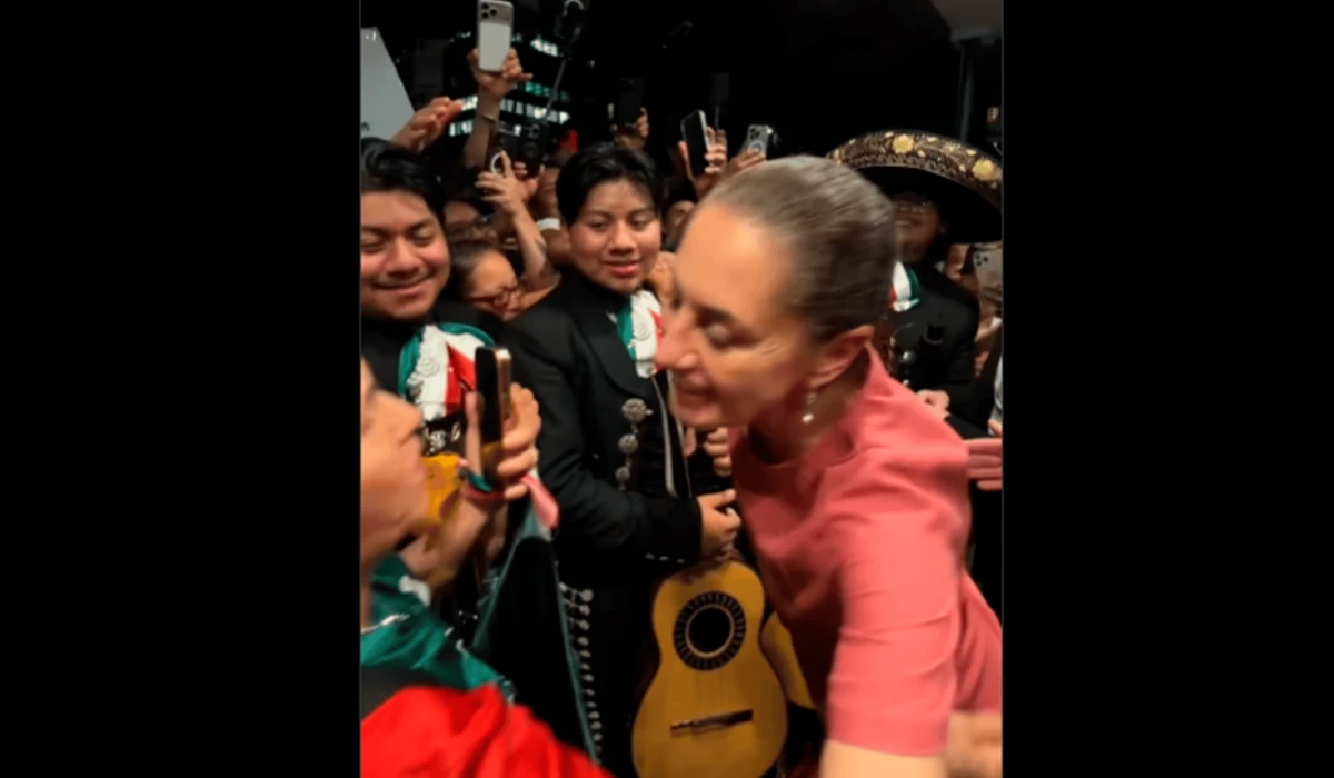 Sheinbaum, recibida con mariachi en Nueva York previo a su reuni&oacute;n con Trump