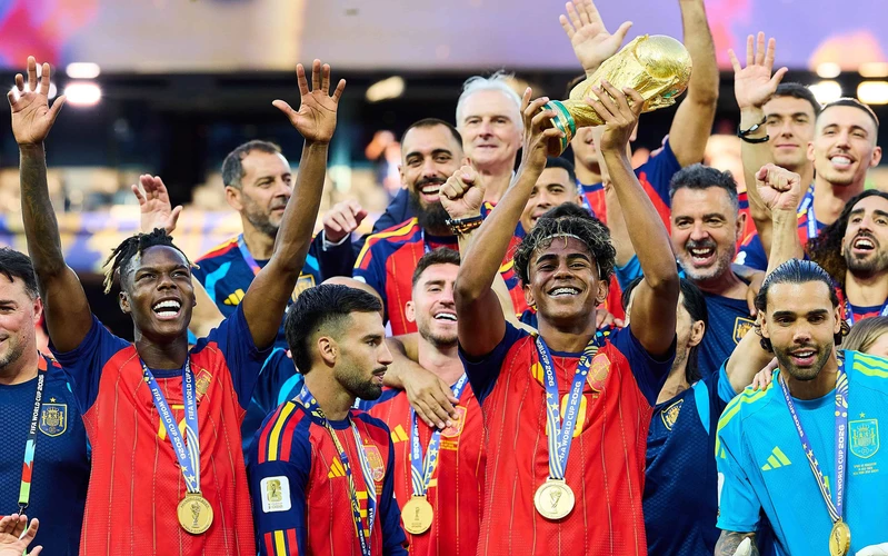 Nos merecemos una buena fiesta; Cucurella, Unai Simón y Pedro Porro disfrutan ser campeones del mundo