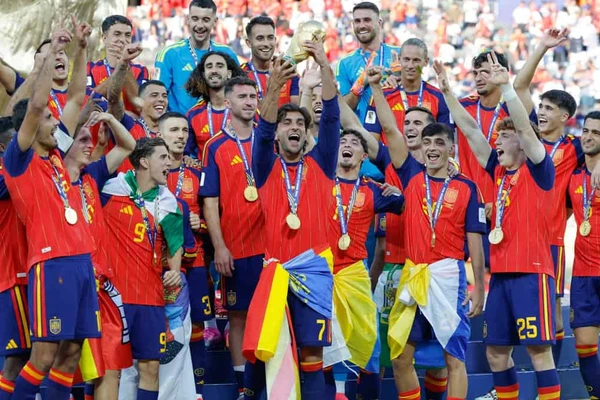 Jugadores que mostraron descontento al saludar a Donald Trump