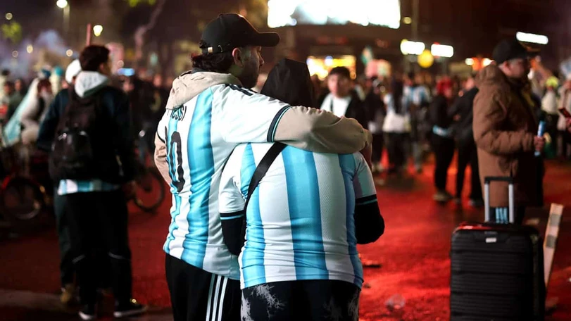 ¿La afición argentina se comportó a la altura o no supo perder ante España? Así reaccionaron los argentinos ante el triunfo de España. Foto: EFE