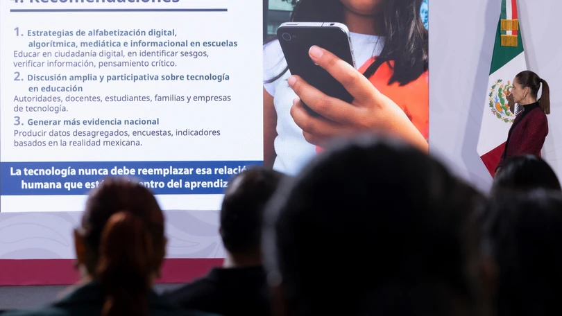 UNESCO respalda debate en México sobre pantallas y educación La UNESCO respaldó el debate impulsado por el Gobierno de México para construir una política pública sobre el uso de pantallas, redes sociales e inteligencia artificial en la educación. Foto: Presidencia