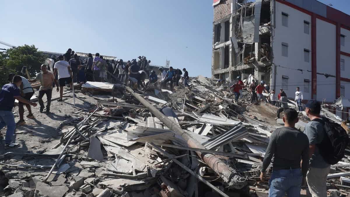 Sube a 77 la cifra de v&iacute;ctimas mortales de terremoto en Colombia