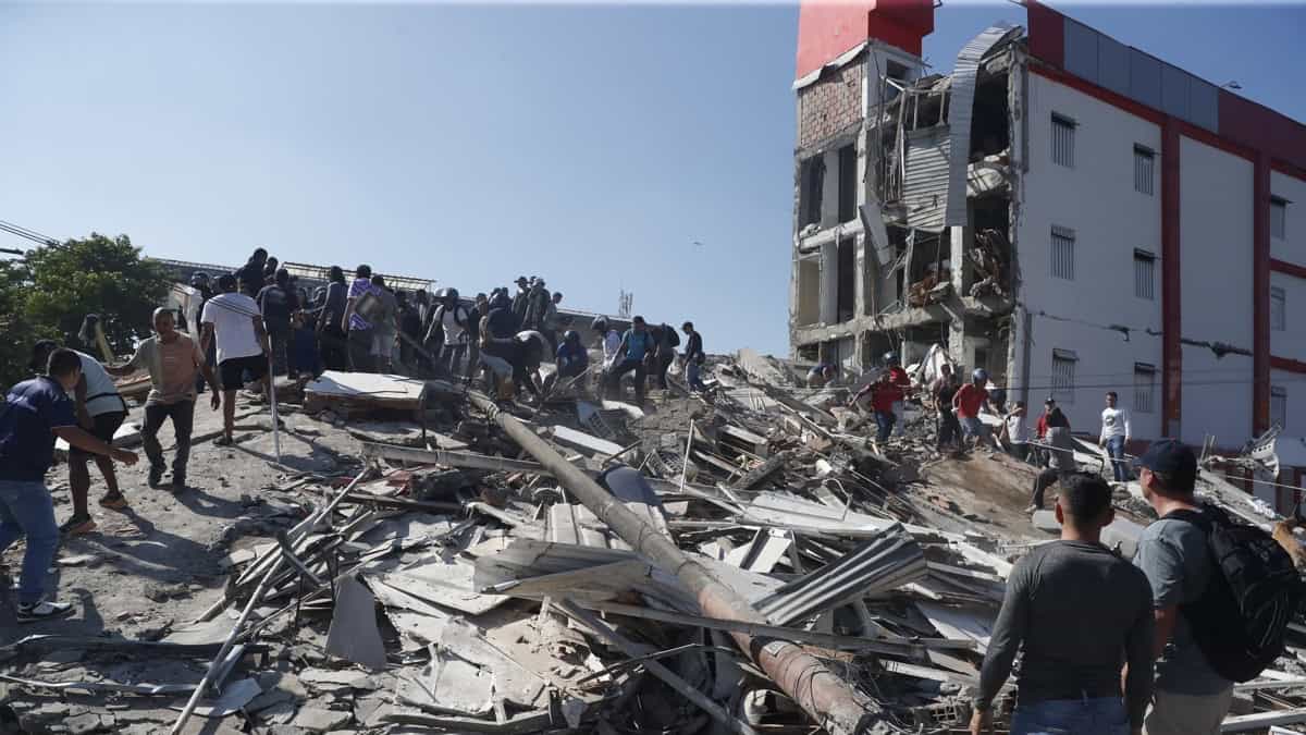 Van 2 muertos por terremoto de 7.4 en Colombia