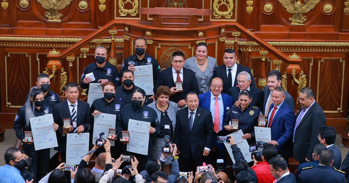 Entrega Congreso local medalla al mérito policial a 80 elementos Entrega Congreso local medalla al mérito policial a 80 elementos