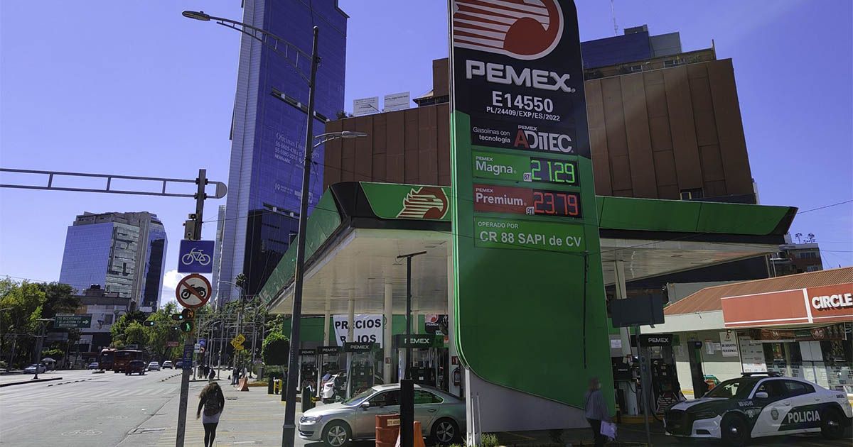 Recorta Hacienda estímulo para gasolinas CIUDAD DE MÉXICO, 03ENERO2022.- Una gasolinera de la franquicia de Pemex vende la gasolina Magna en $21.19 x litro, mientras que la Premium la ofertan en $23.79.
FOTO: MOISÉS PABLO/CUARTOSCURO.COM