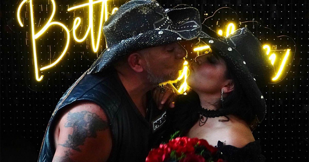 Carlos Trejo contrae matrimonio al puro estilo gótico Cuartoscuro