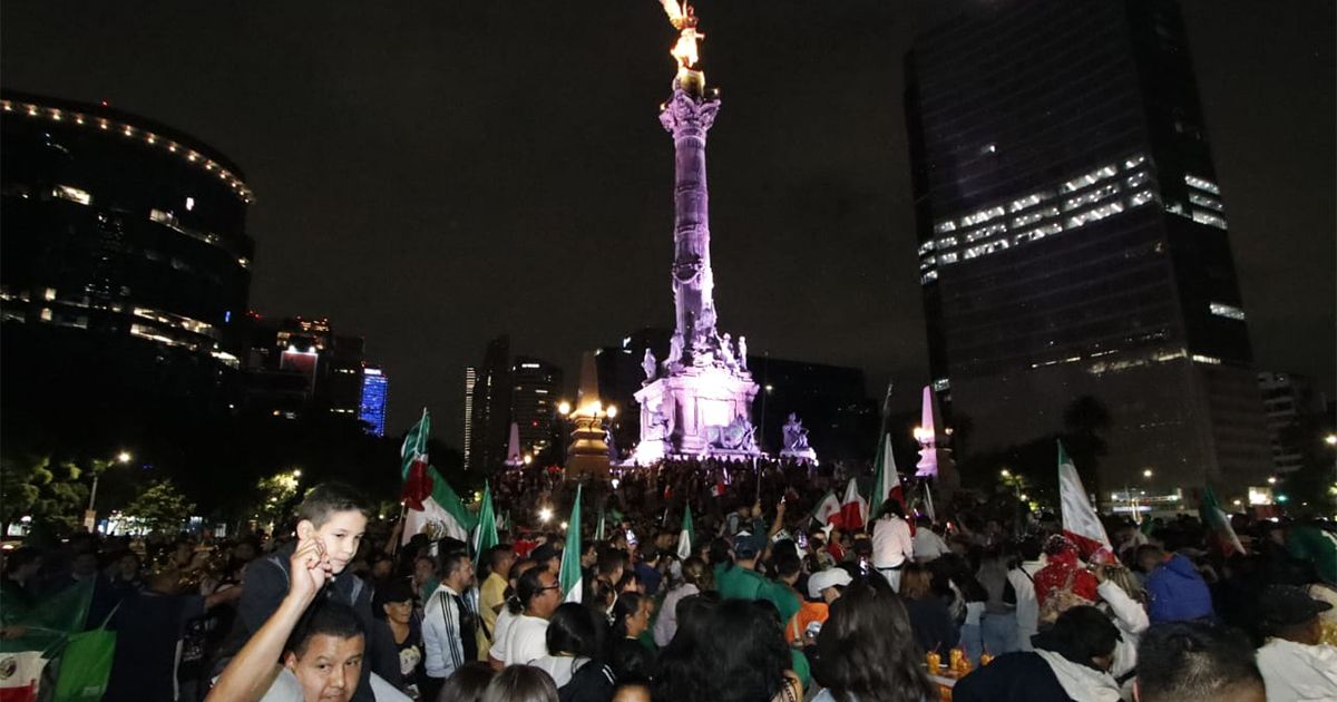 Aficionados se reúnen en el Ángel de la Independencia para celebrar título de Copa Oro Fotos Jaime Llera