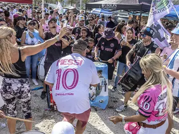 Imagen de la nota: Mal clima con tormenta eléctrica retrasó presentación de Messi en Miami