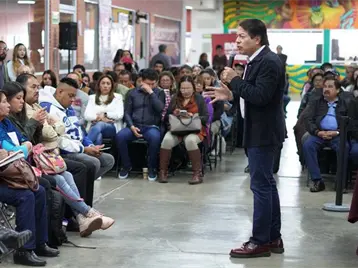 Imagen de la nota: Aspirantes de Morena se quedarán con tope de 5 mdp, anuncia Mario Delgado