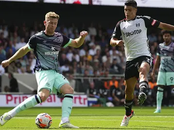 Imagen de la nota: Raúl Jiménez fue titular, pero Fulham fue goleado de local por Brentford