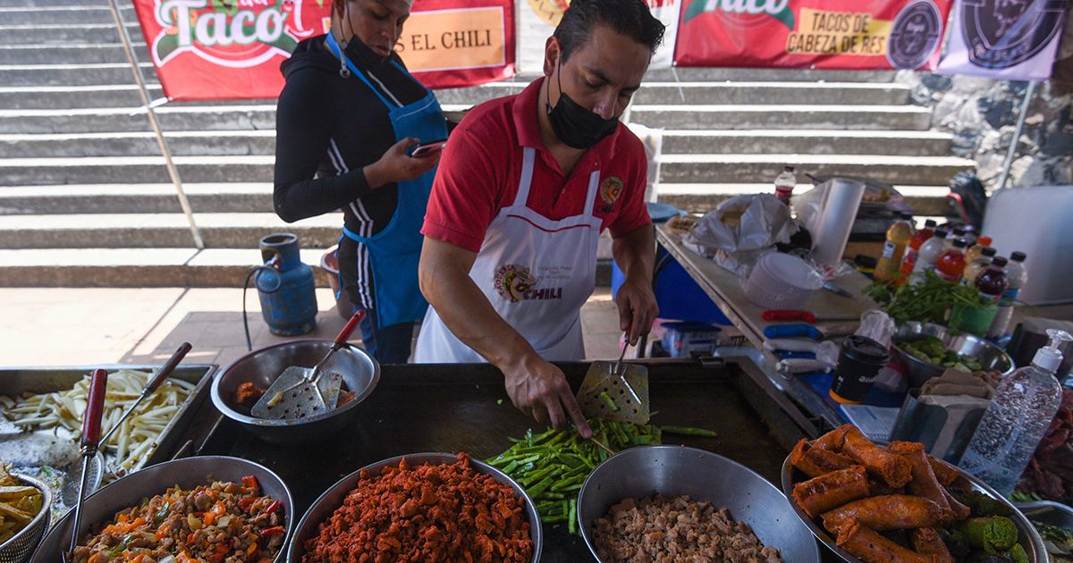 La Feria del Taco 2023 en la CDMX: fecha, lugar y todo lo que debes saber Celebran el Día del Taco en El Calvario de Metepec con la participación de más de 20 taquerías, durante una hora se ofrecieron tacos gratis a los asistentes.