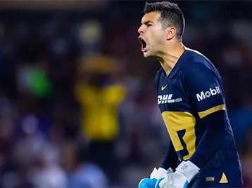 Imagen de la nota: “Ayudaría muchísimo al equipo”: Julio González aprueba llegada de Leo Suárez a Pumas