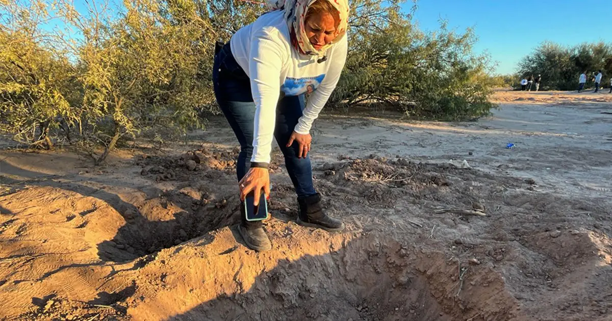 En 2 días, madres buscadoras encuentran 30 fosas clandestinas en Sonora, norte de México En 2 días, madres buscadoras encuentran 30 fosas clandestinas en Sonora, norte de México