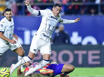 Imagen de la nota: Con una plaza de NFM y tras lesión de Funes Mori, Pumas podría buscar a otro delantero