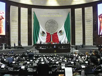 Imagen de la nota: Instalan mesas de diálogo para reformas; debate inicia con confrontación