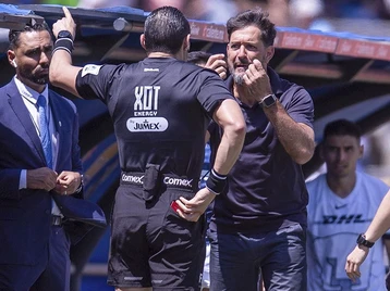 Imagen de la nota: Asistente de Gustavo Lema, furioso con el arbitraje: “Fue un partido muy atípico”