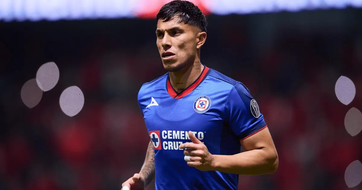 Carlos Salcedo buscaría salir de Cruz Azul tras la muerte de su hermana Hasta el momento se desconocen más detalles de la postura del club y el jugador. Foto: Mexsport