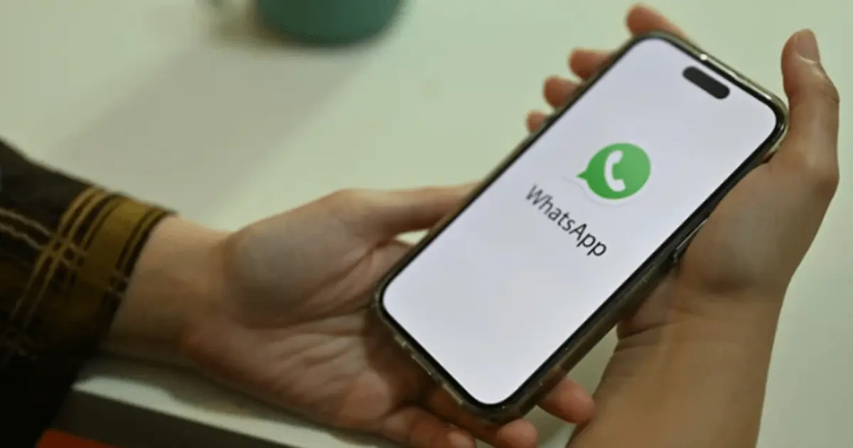 Personaliza tu WhatsApp: ¿Cómo cambiar el teclado de colores? Foto: Arte de Canva