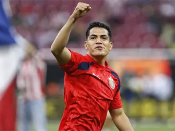 Imagen de la nota: Chapo Sánchez anunció su retiro del futbol tras 17 años de solo jugar en Chivas