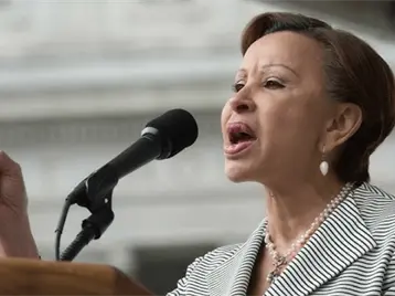 Imagen de la nota: Congresista Nydia Vel&aacute;zquez presentar&iacute;a enmienda contra impuesto a remesas, afirman legisladores mexicanos
