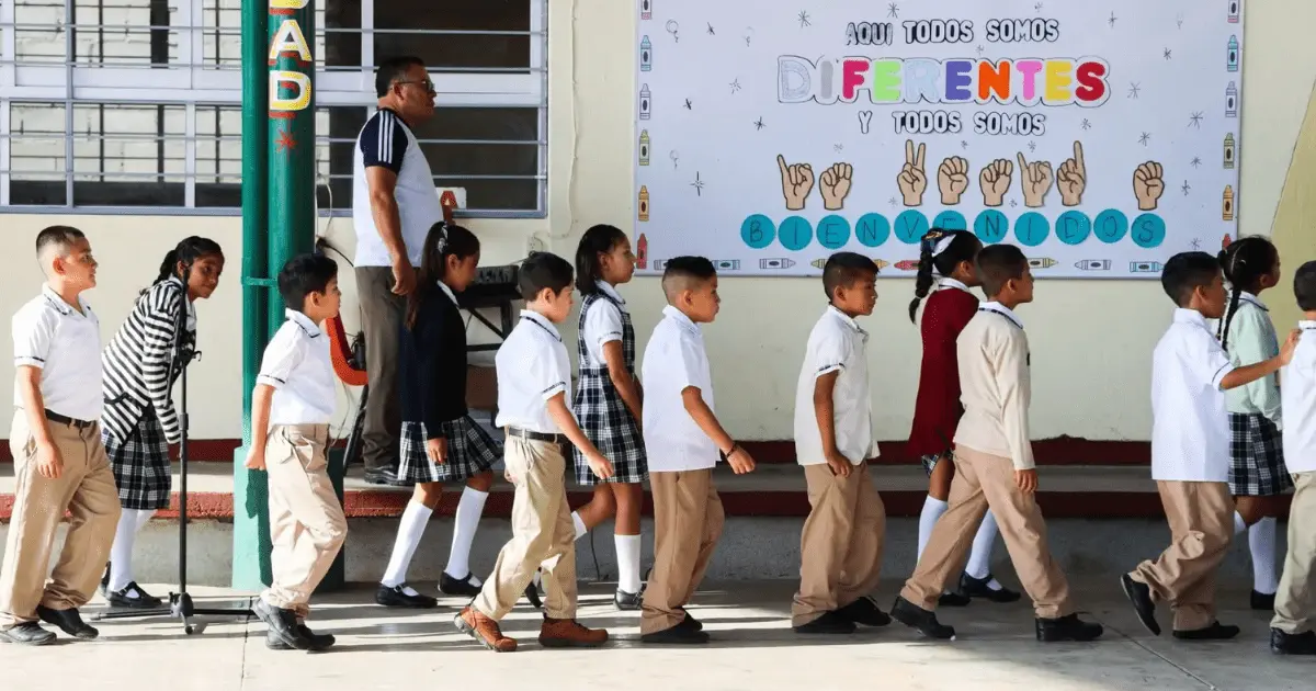 Calendario Escolar SEP 2025-2026: vacaciones, días festivos y puentes para alumnos y maestros SEP 2025-2026: ¿Cuándo inician las clases y qué días no habrá escuela?
Foto: Cuartoscuro.com
