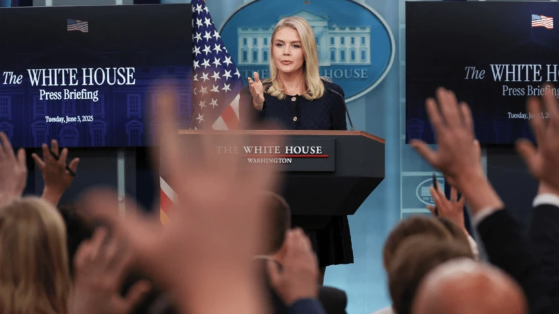 Continúan los operativos del ICE: Casa Blanca ignora críticas por muertes en centros migratorios La Casa Blanca confirmó que el ICE mantendrá los operativos migratorios mientras aumentan las críticas por muertes de migrantes y denuncias sobre las condiciones en centros de detención. Foto: Archivo