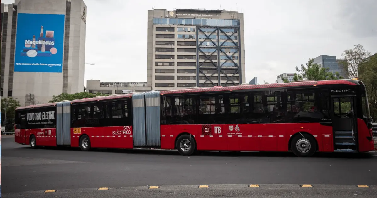 A 20 años del Metrobús, presentan el primer autobús biarticulado 100% eléctrico para transporte rápido Foto: Cuartoscuro