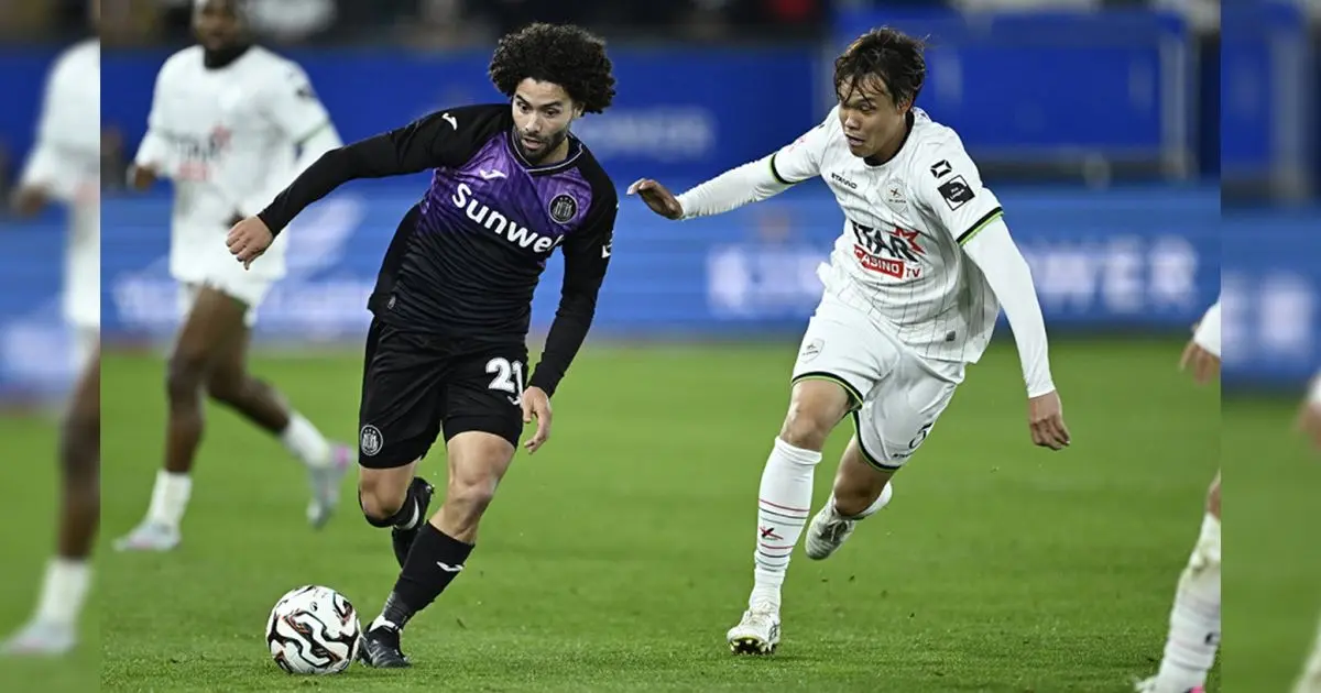 Anderlecht no pudo con sotanero en Bélgica y dejó ir victoria; Chino Huerta jugó 45 Foto: Cortesía RSCA