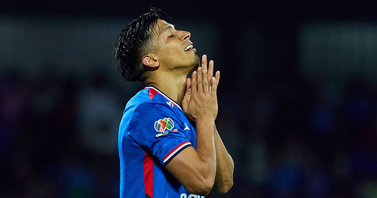 ¡Vaya calamidad! Cruz Azul se quedó con diez, empató con Gallos y cortó racha de siete triunfos. Foto: Mexsport