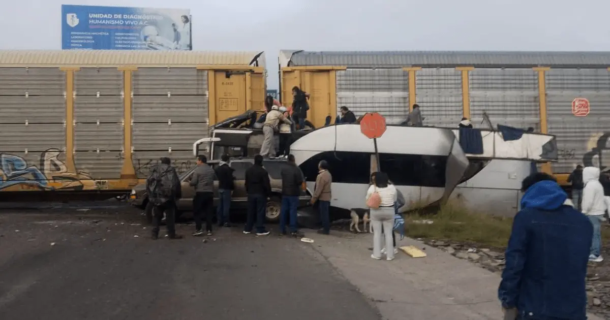 Choque en Atlacomulco: ¿Qué provocó el accidente entre tren y autobús? Atlacomulco: qué provocó el accidente entre tren y autobús que dejó muertos