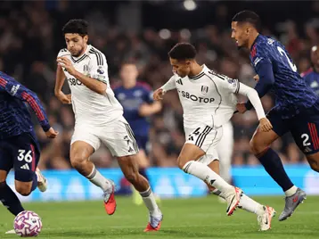 Imagen de la nota: Raúl Jiménez regresa a la actividad, disputa los 90 minutos, pero Fulham cae ante Arsenal