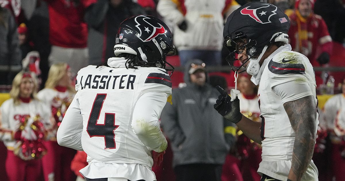 Patrick Mahomes es interceptado tres veces y los Chiefs caen ante Texans para cortar racha de nueve títulos divisionales seguidos Foto: Reuters