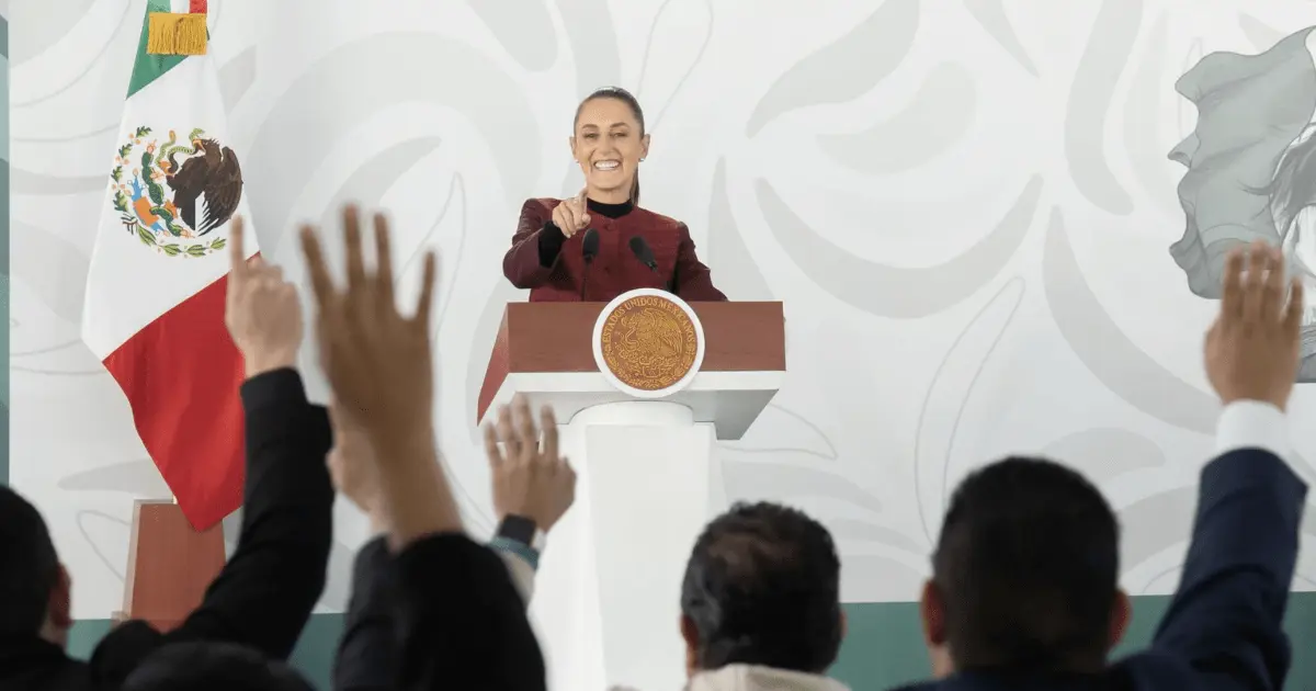 Sheinbaum buscará opciones para ayudar a Cuba sin arriesgar a México ante aranceles de EU Claudia Sheinbaum encabezó su habitual conferencia matutina “La Mañanera del Pueblo” desde el Cuartel General de la Segunda Zona Militar, en la ciudad de Tijuana. | Foto: Cuartoscuro.com