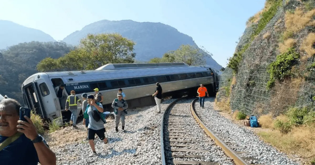 Detienen al maquinista del Tren Interoceánico tras descarrilamiento en el Istmo Descarrilamiento de tren en el Istmo dejó 14 muertos y casi 100 heridos. | Foto: Cuartoscuro.com