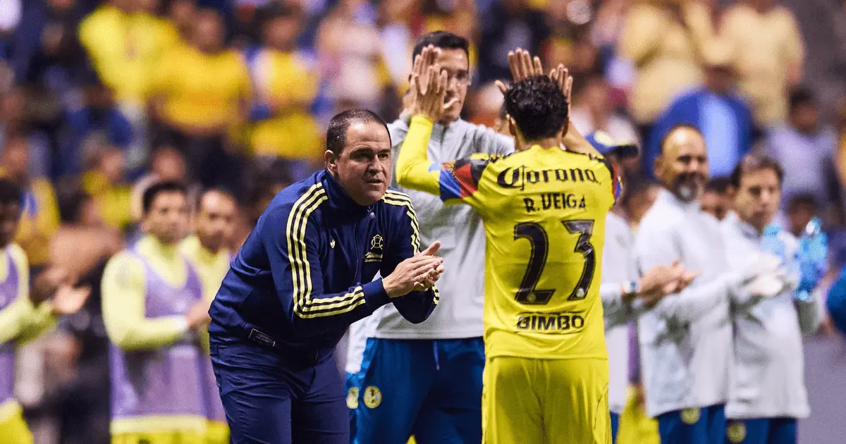 André Jardine respira con goleada y llama a Raphael Veiga sucesor de Diego Valdés Raphael Veiga celebra su gol (0-1) con André Soares Jardine. | Foto: Mexsport