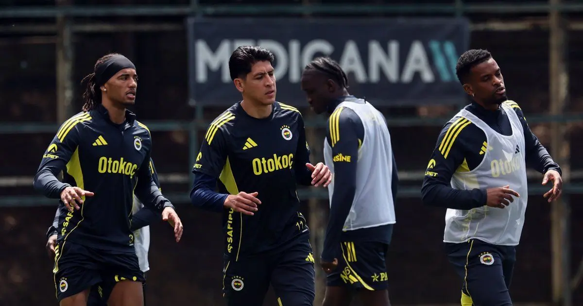 Edson Álvarez regresó a entrenar al parejo en Fenerbahce... ¿Le alcanza para el Mundial? Foto: Cortesía