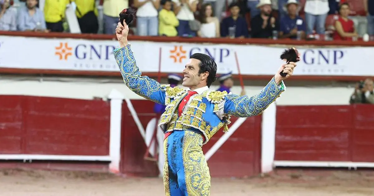 Emilio de Justo, la primera salida a hombros del Serial Taurino Foto: Manolo Briones