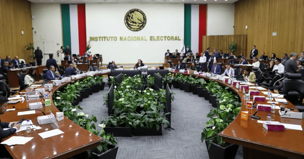 Avanzan perfiles cercanos a la 4T en lista final del INE Avanzan perfiles cercanos a la 4T en lista final del INE