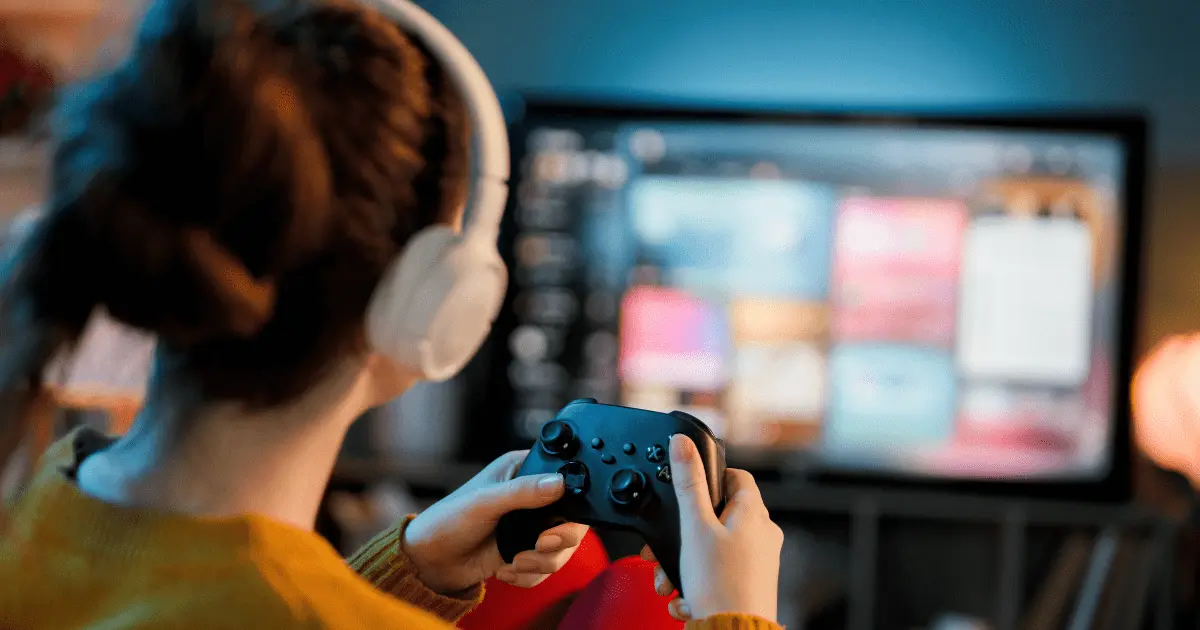 Lo de hoy, para los niños, son los videojuegos en línea… Foto: Arte en canva