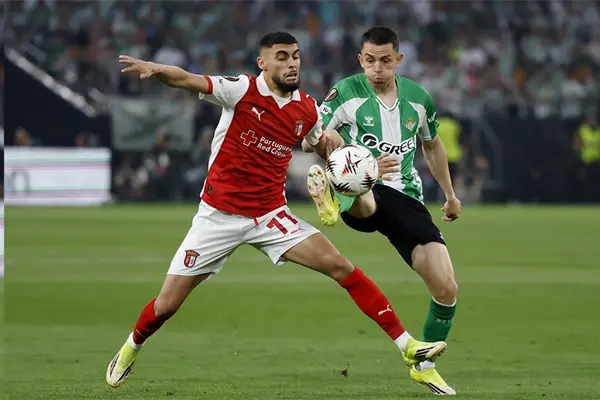Álvaro Fidalgo se cae antes del Mundial; tres juegos al hilo en la banca en el Betis